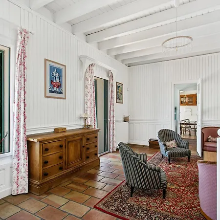 Sur Le Mont St Clair