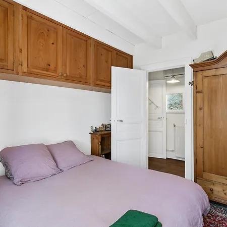 Sur Le Mont St Clair Willa