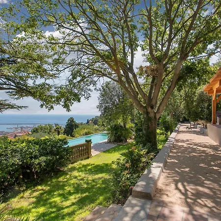 Sur Le Mont St Clair 别墅